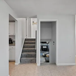 Stylish Haven 11 Minutes From The Airport United States